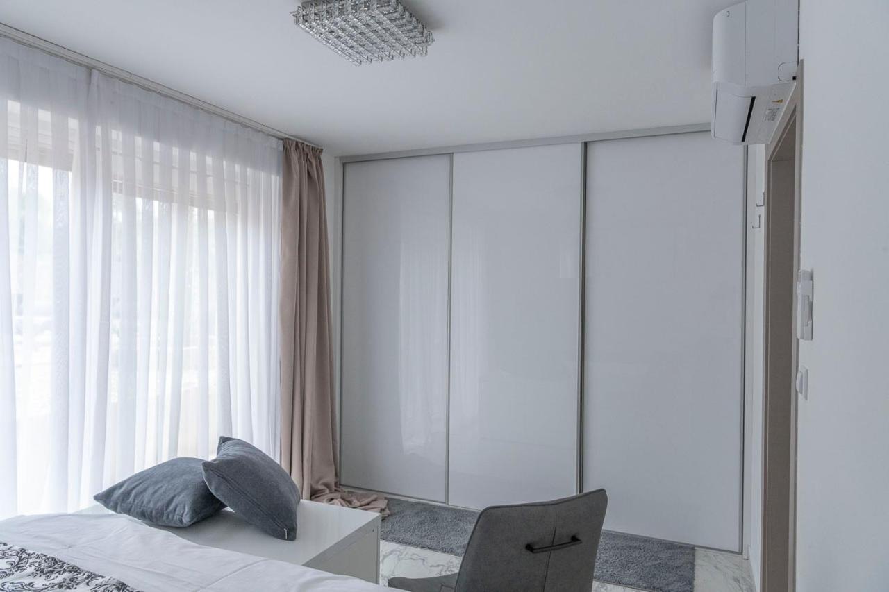 Apartments Petra Krk Кърк Екстериор снимка