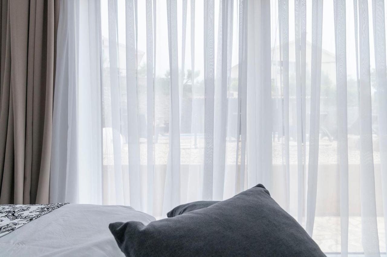 Apartments Petra Krk Кърк Екстериор снимка