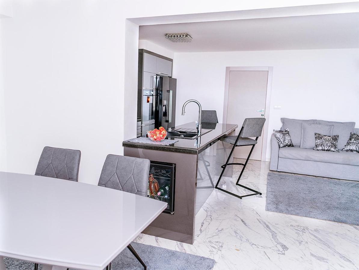 Apartments Petra Krk Кърк Екстериор снимка