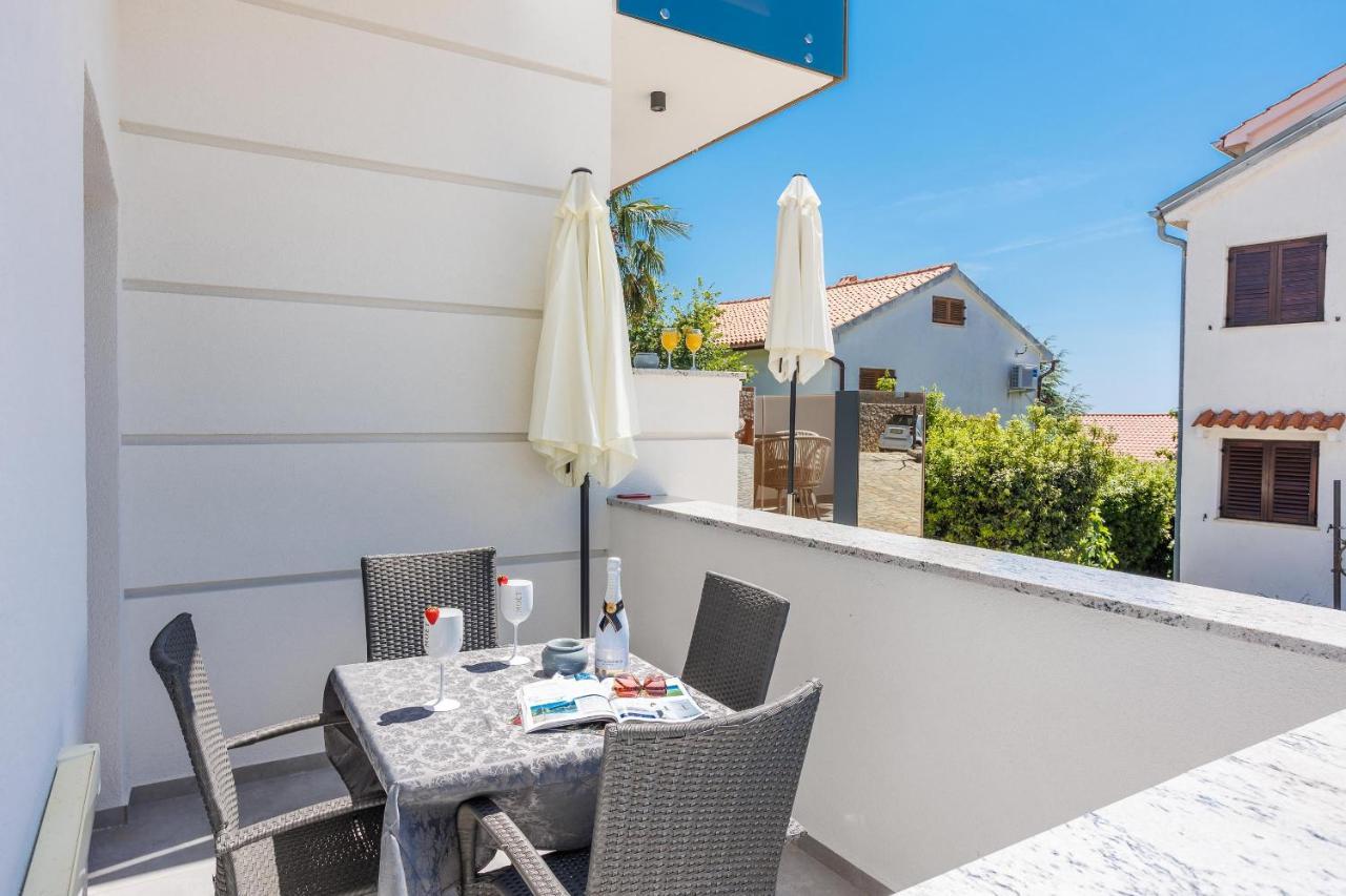 Apartments Petra Krk Кърк Екстериор снимка