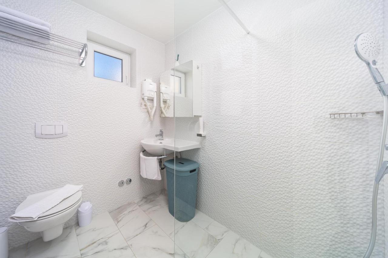 Apartments Petra Krk Кърк Екстериор снимка