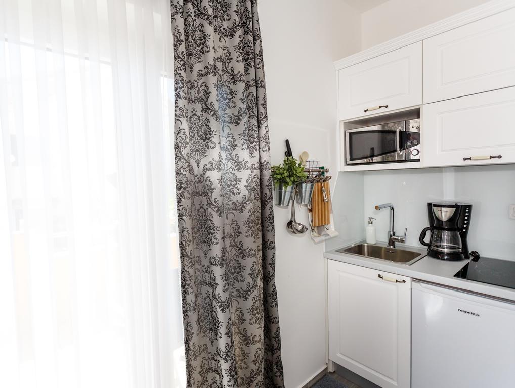 Apartments Petra Krk Кърк Екстериор снимка