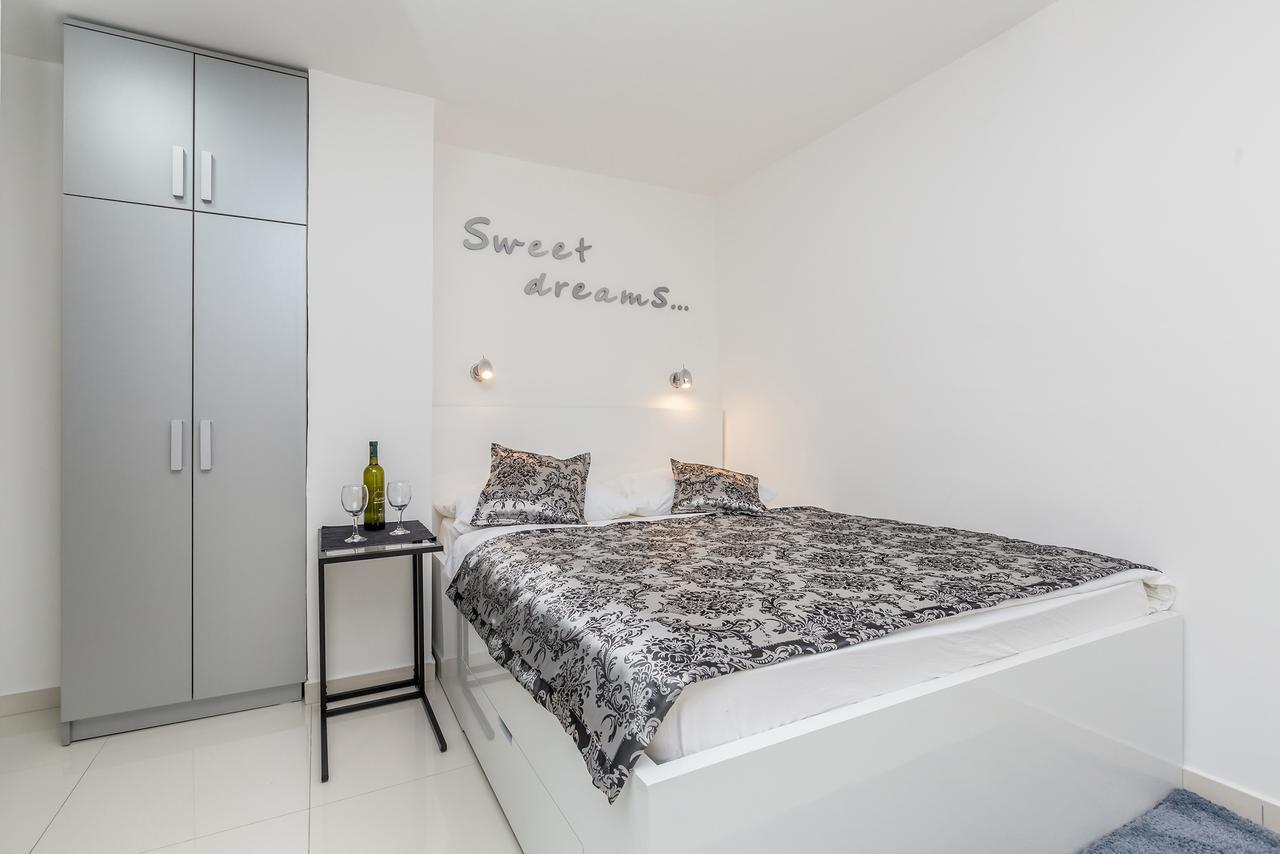 Apartments Petra Krk Кърк Екстериор снимка